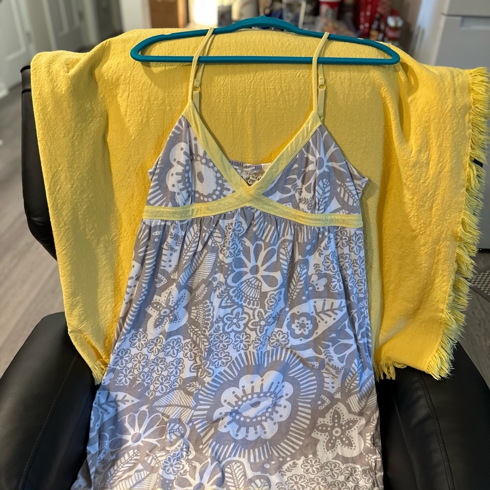 Aeropostale Yellow and Gray Patterned Top